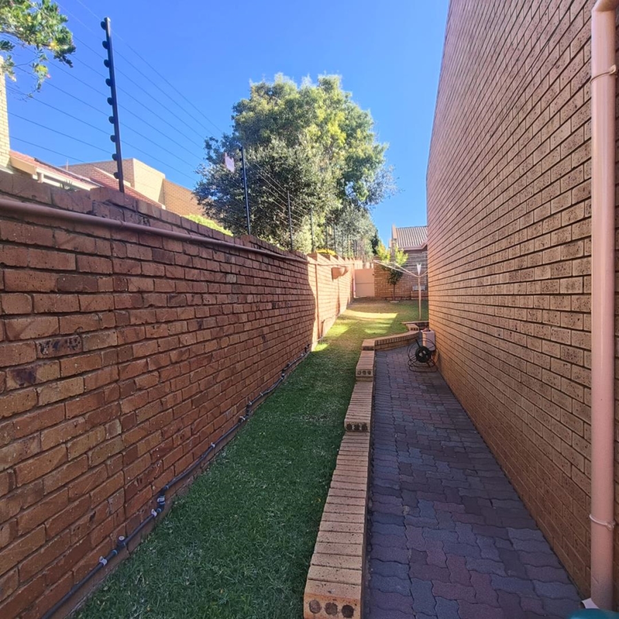 3 Bedroom Property for Sale in Zwartkop Gauteng