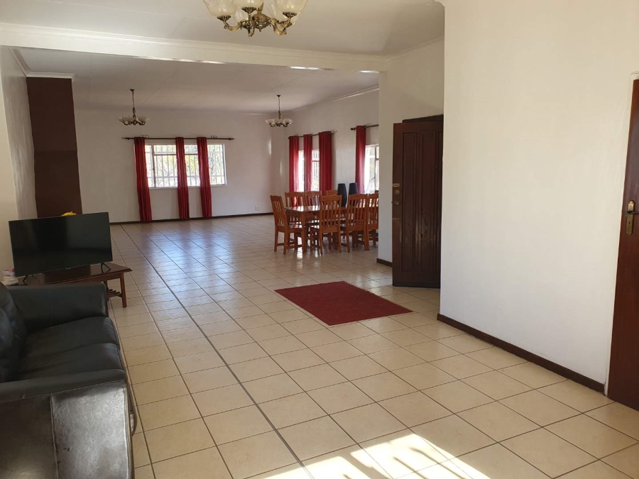 6 Bedroom Property for Sale in Oakdene Gauteng