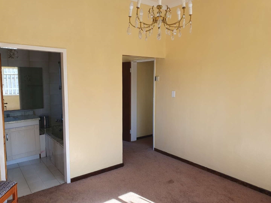 6 Bedroom Property for Sale in Oakdene Gauteng