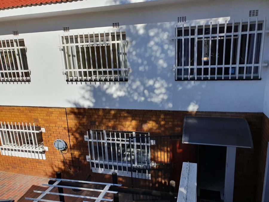 6 Bedroom Property for Sale in Oakdene Gauteng