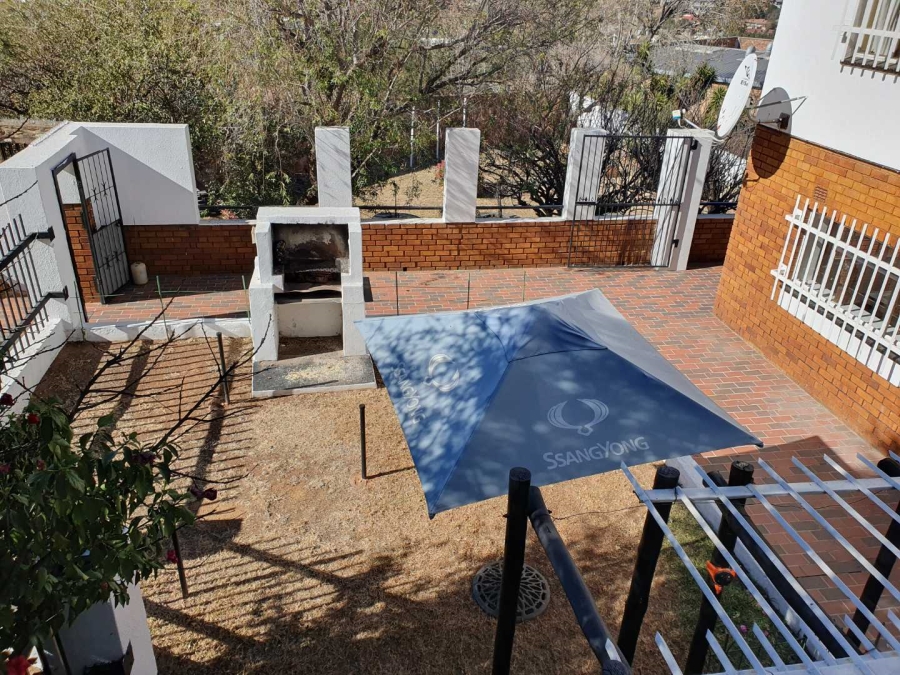 6 Bedroom Property for Sale in Oakdene Gauteng