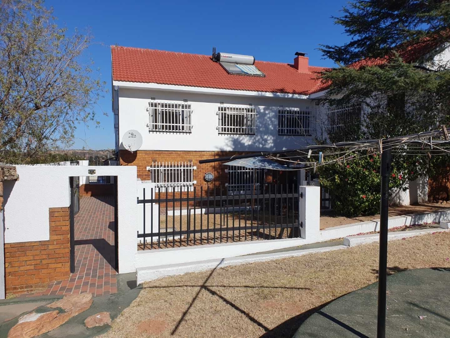 6 Bedroom Property for Sale in Oakdene Gauteng