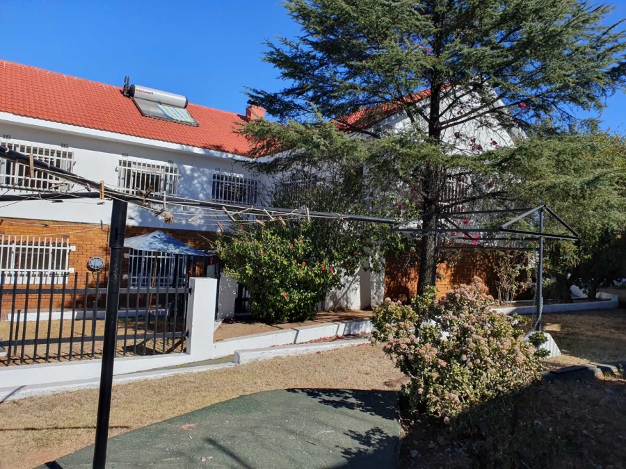 6 Bedroom Property for Sale in Oakdene Gauteng