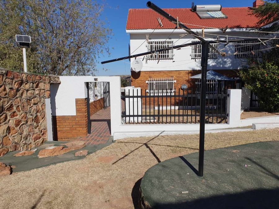 6 Bedroom Property for Sale in Oakdene Gauteng