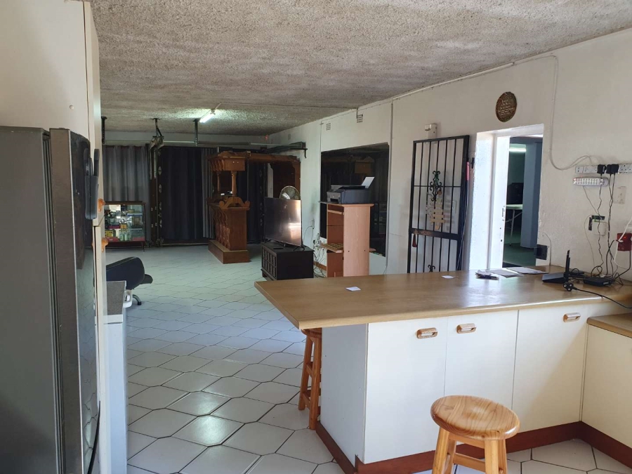 6 Bedroom Property for Sale in Oakdene Gauteng