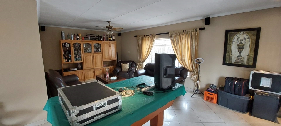 4 Bedroom Property for Sale in General Albertspark Gauteng