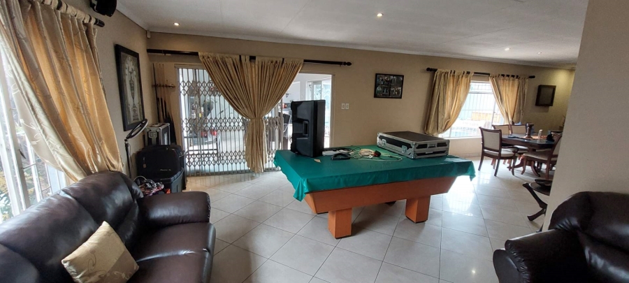 4 Bedroom Property for Sale in General Albertspark Gauteng