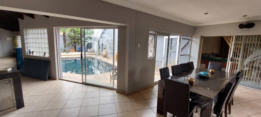 4 Bedroom Property for Sale in General Albertspark Gauteng