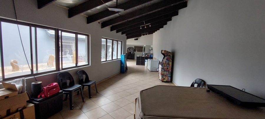 4 Bedroom Property for Sale in General Albertspark Gauteng