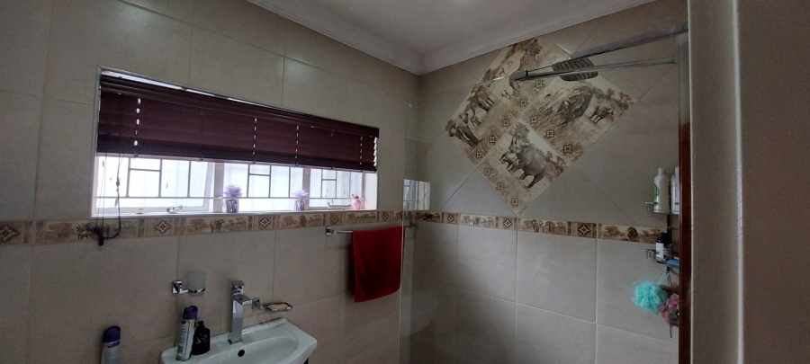 4 Bedroom Property for Sale in General Albertspark Gauteng