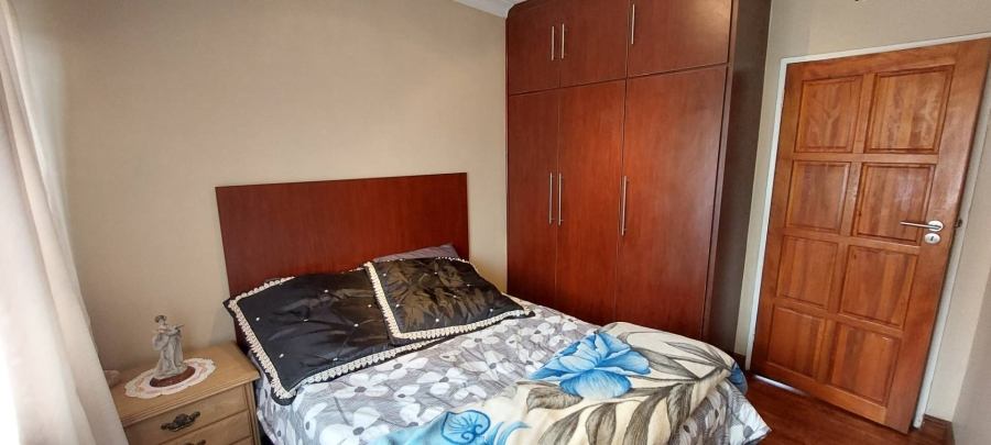 4 Bedroom Property for Sale in General Albertspark Gauteng