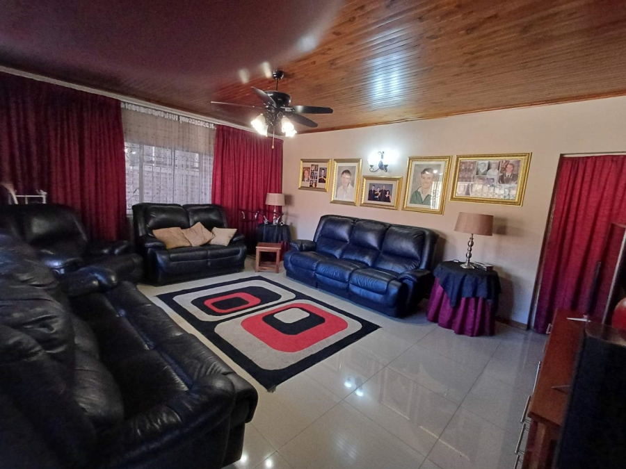 5 Bedroom Property for Sale in Linmeyer Gauteng