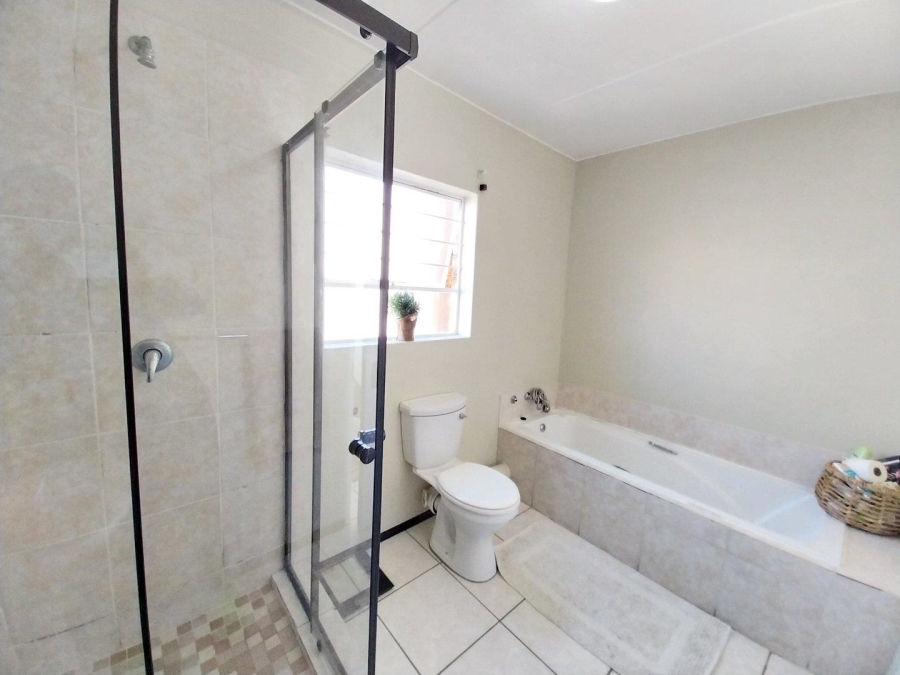 2 Bedroom Property for Sale in Honeydew Gauteng