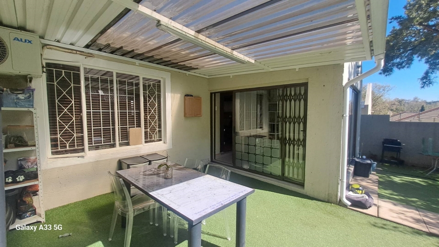 2 Bedroom Property for Sale in Buccleuch Gauteng