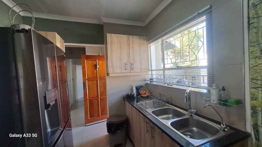 2 Bedroom Property for Sale in Buccleuch Gauteng