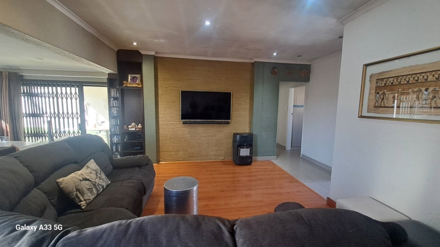 2 Bedroom Property for Sale in Buccleuch Gauteng