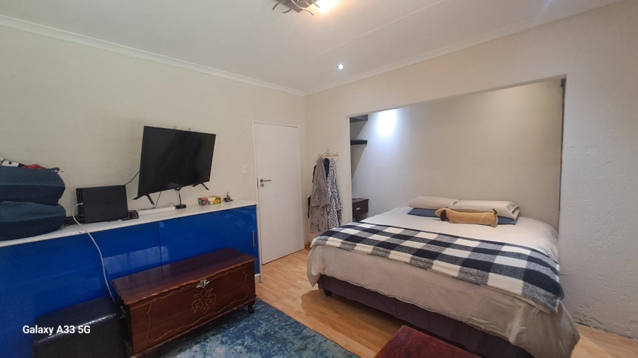 2 Bedroom Property for Sale in Buccleuch Gauteng