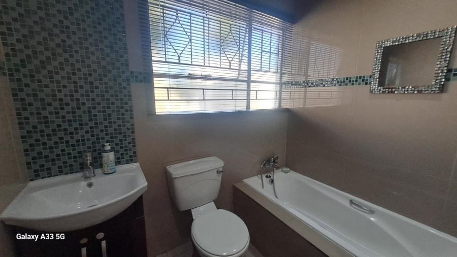 2 Bedroom Property for Sale in Buccleuch Gauteng