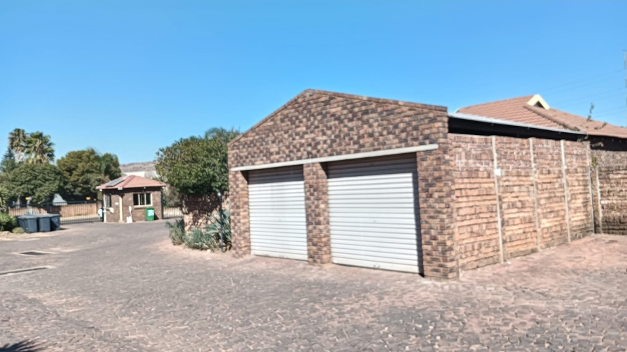 2 Bedroom Property for Sale in Andeon Gauteng