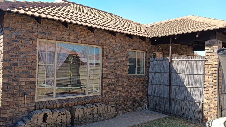 2 Bedroom Property for Sale in Andeon Gauteng