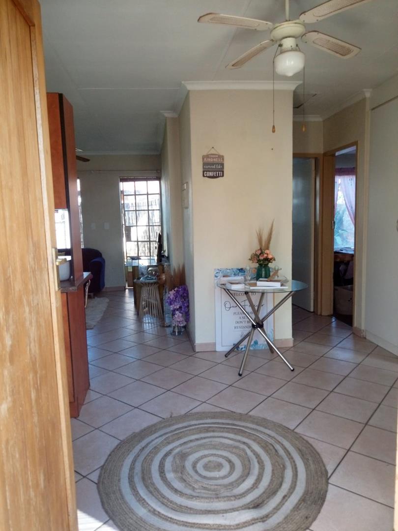 2 Bedroom Property for Sale in Andeon Gauteng