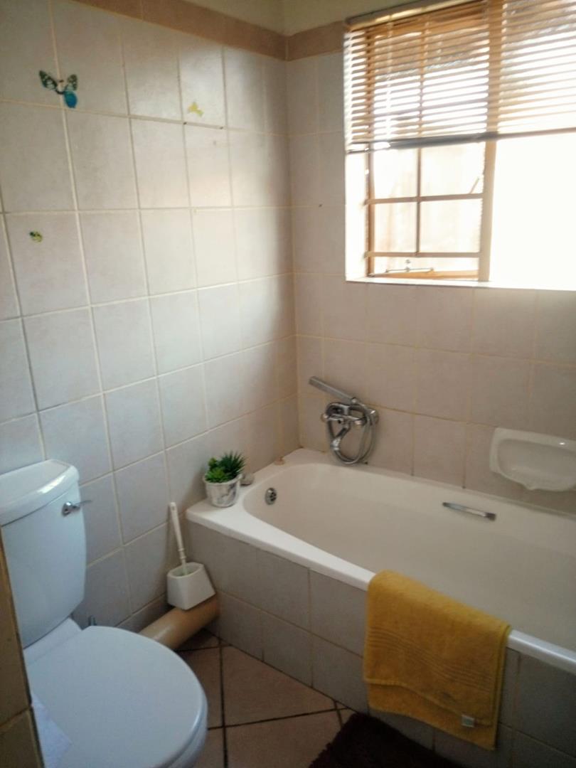 2 Bedroom Property for Sale in Andeon Gauteng