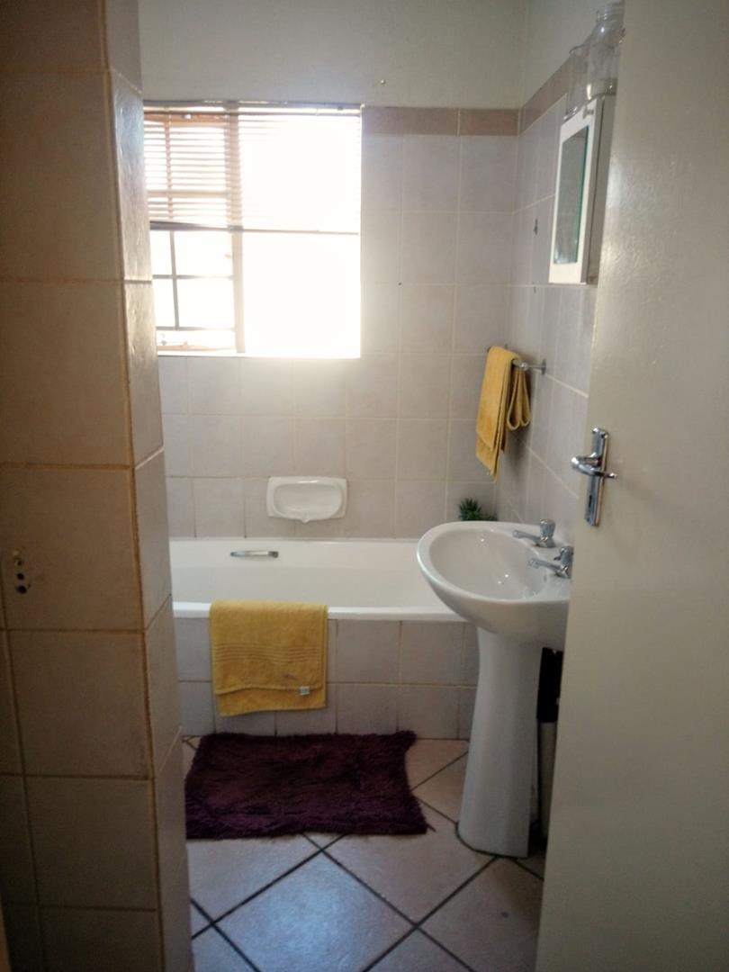 2 Bedroom Property for Sale in Andeon Gauteng