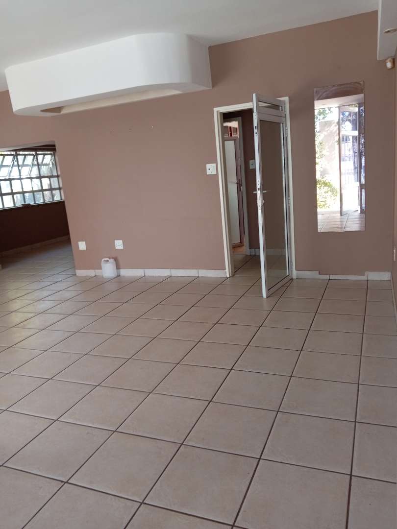 To Let 4 Bedroom Property for Rent in Sydenham Gauteng