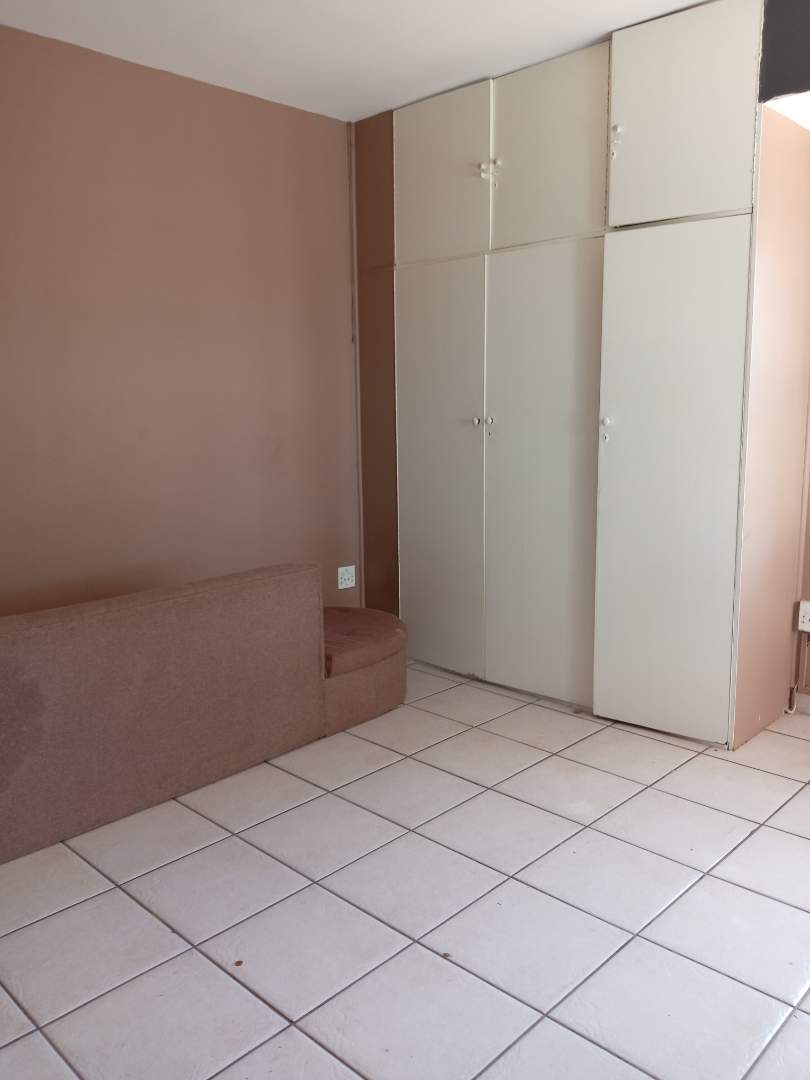 To Let 4 Bedroom Property for Rent in Sydenham Gauteng