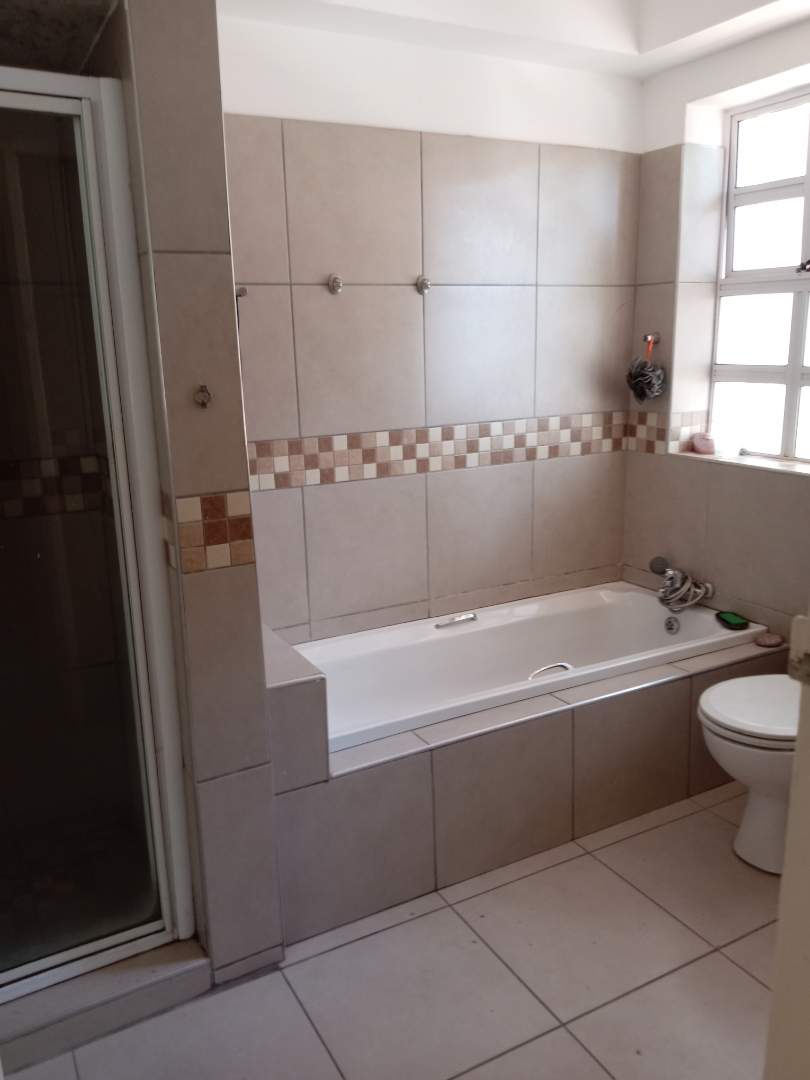 To Let 4 Bedroom Property for Rent in Sydenham Gauteng