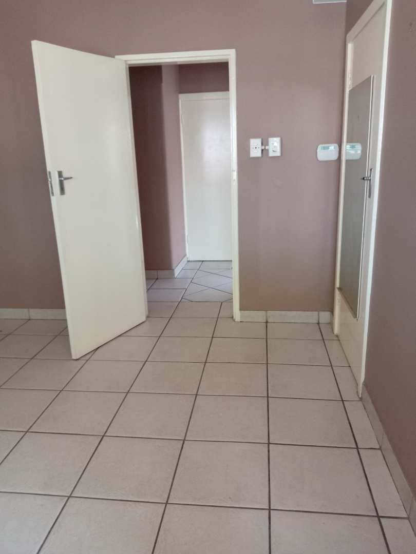 To Let 4 Bedroom Property for Rent in Sydenham Gauteng
