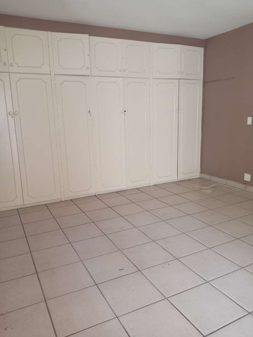 To Let 4 Bedroom Property for Rent in Sydenham Gauteng