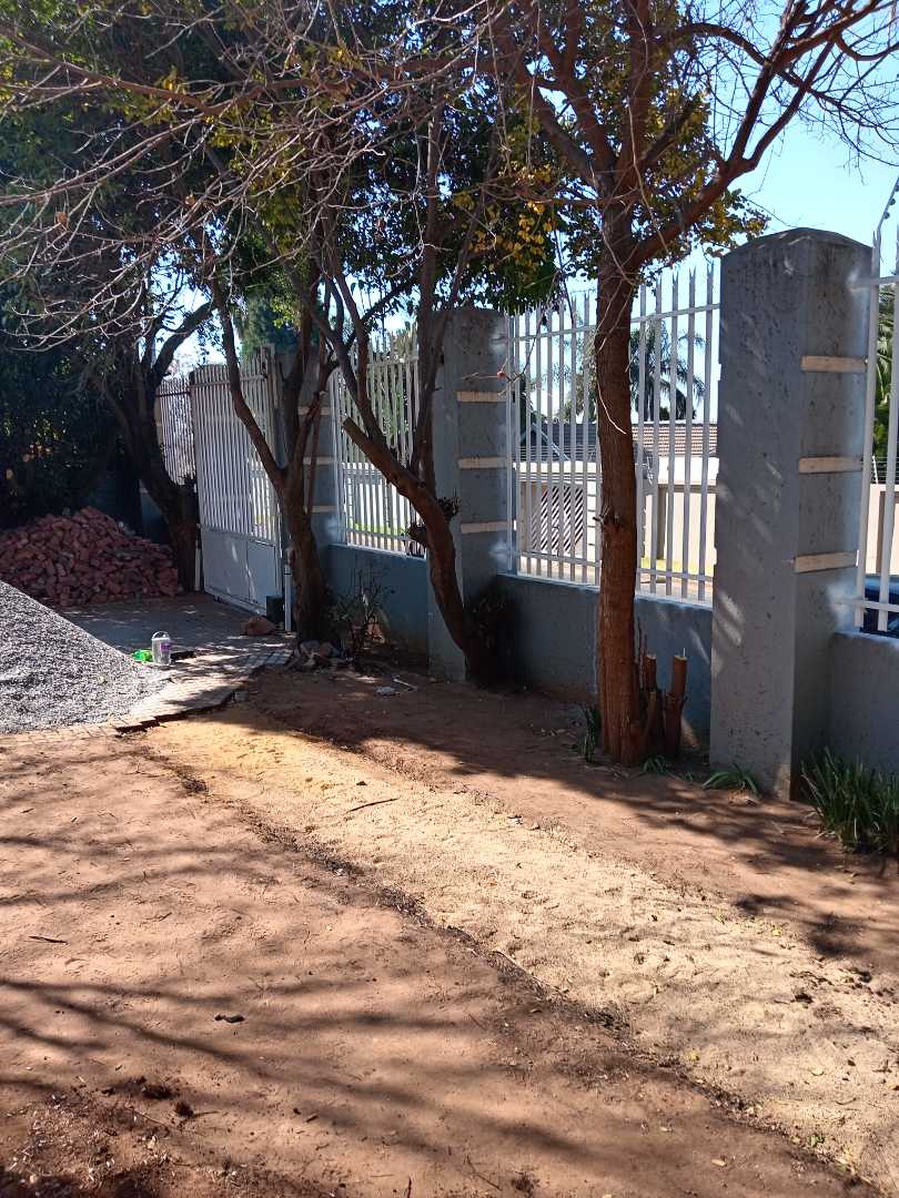 To Let 4 Bedroom Property for Rent in Sydenham Gauteng