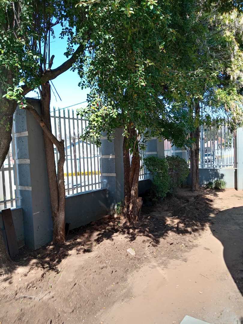 To Let 4 Bedroom Property for Rent in Sydenham Gauteng