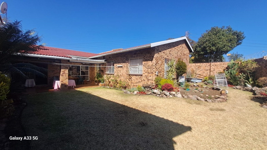 3 Bedroom Property for Sale in Buccleuch Gauteng