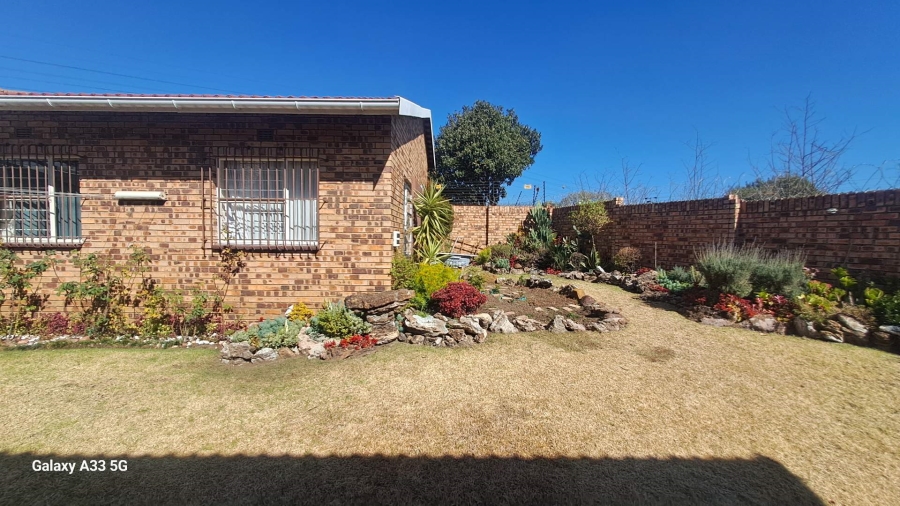 3 Bedroom Property for Sale in Buccleuch Gauteng