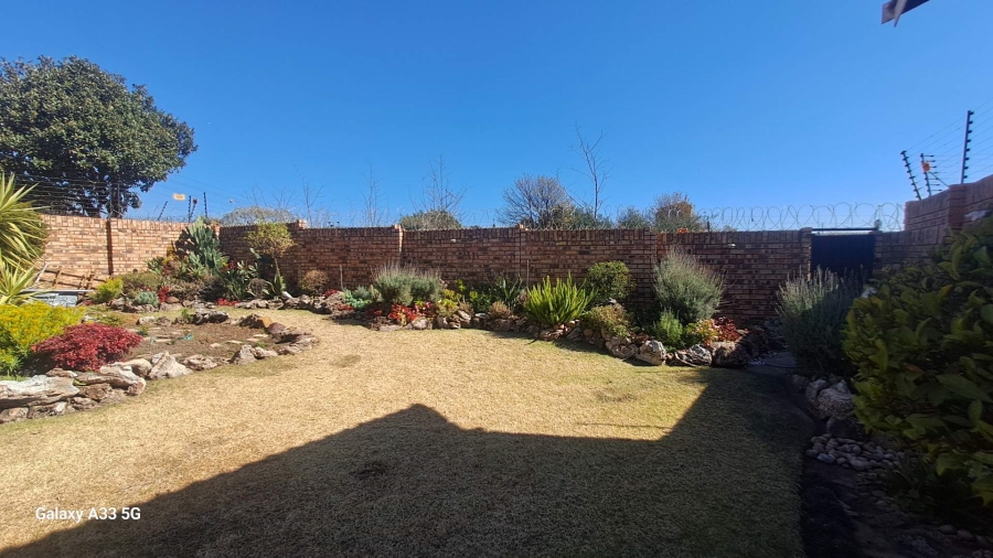 3 Bedroom Property for Sale in Buccleuch Gauteng