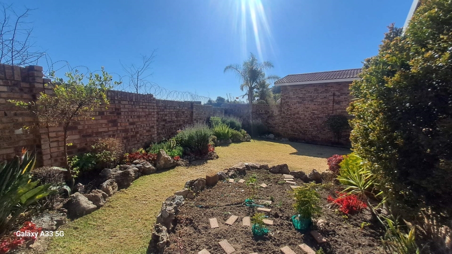 3 Bedroom Property for Sale in Buccleuch Gauteng