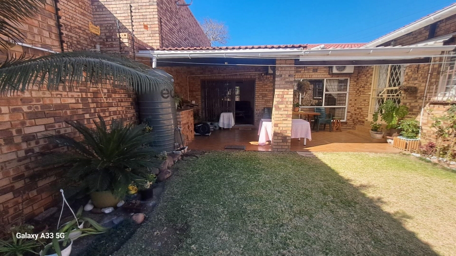 3 Bedroom Property for Sale in Buccleuch Gauteng