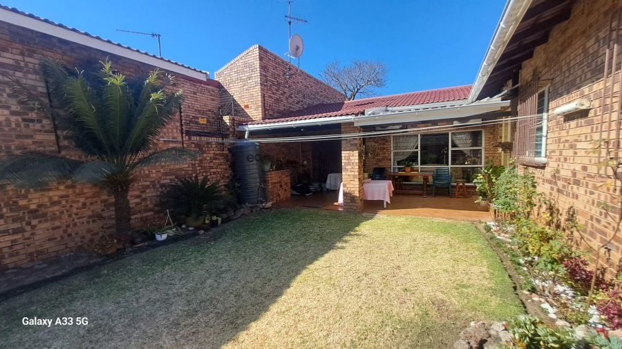 3 Bedroom Property for Sale in Buccleuch Gauteng