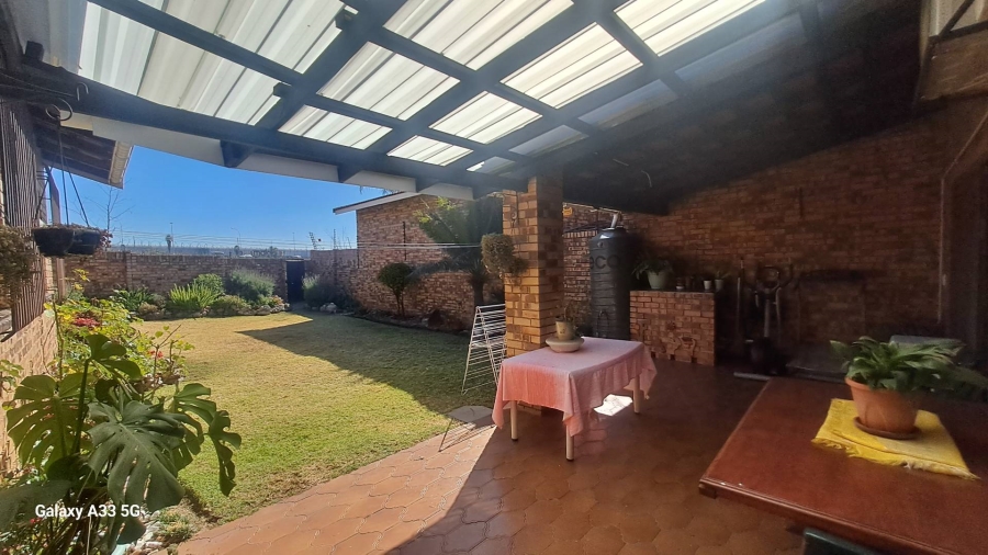 3 Bedroom Property for Sale in Buccleuch Gauteng