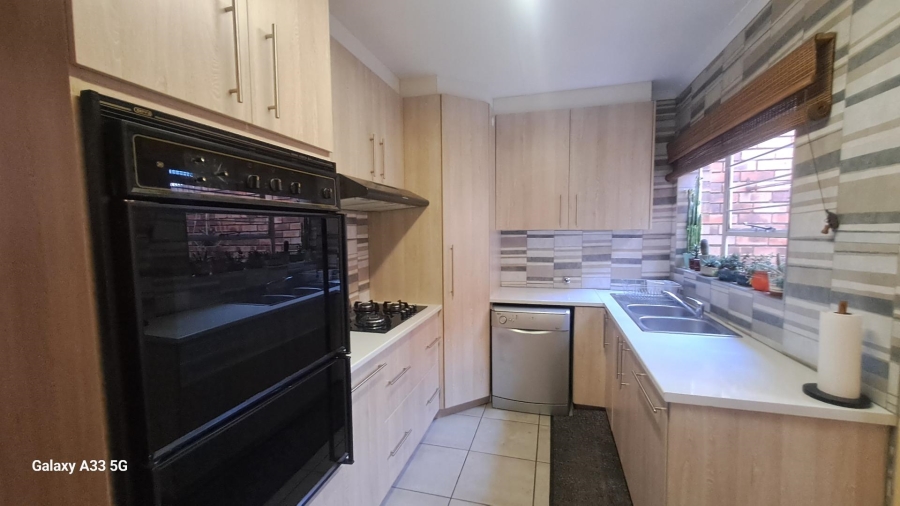 3 Bedroom Property for Sale in Buccleuch Gauteng