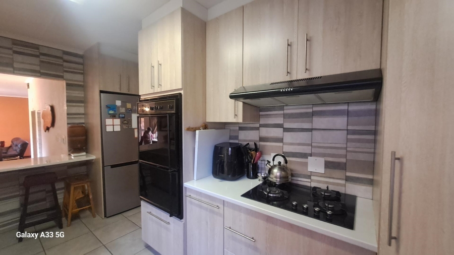 3 Bedroom Property for Sale in Buccleuch Gauteng