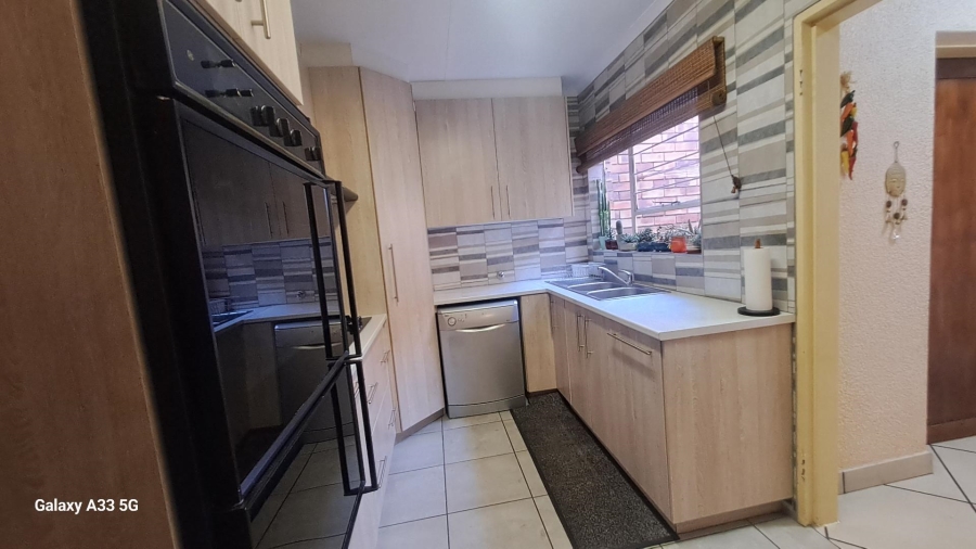 3 Bedroom Property for Sale in Buccleuch Gauteng