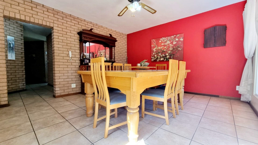 5 Bedroom Property for Sale in Eldoraigne Gauteng