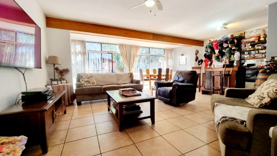 5 Bedroom Property for Sale in Eldoraigne Gauteng