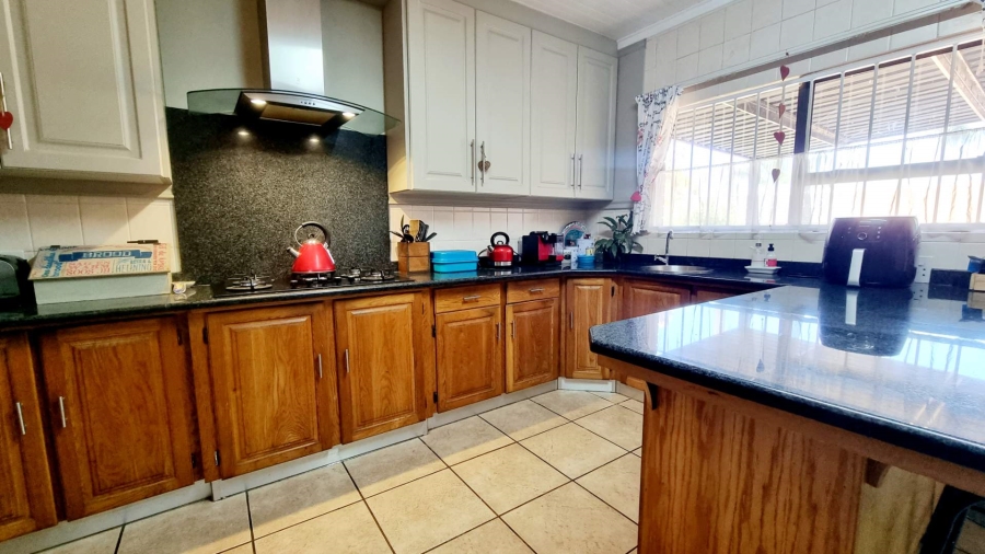 5 Bedroom Property for Sale in Eldoraigne Gauteng