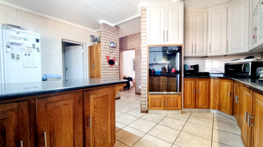 5 Bedroom Property for Sale in Eldoraigne Gauteng