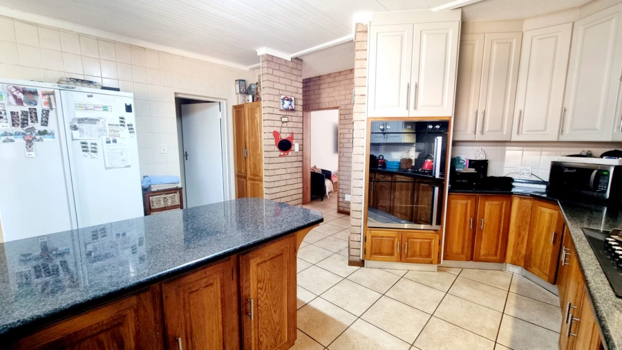 5 Bedroom Property for Sale in Eldoraigne Gauteng