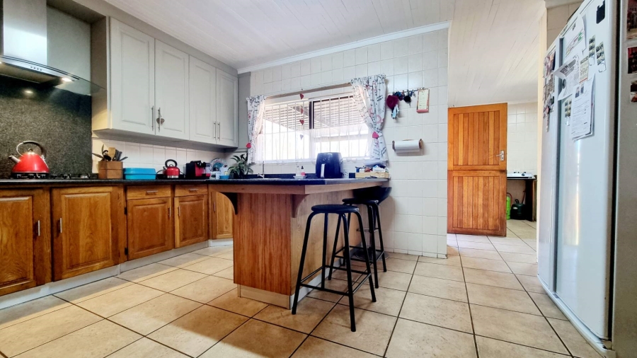 5 Bedroom Property for Sale in Eldoraigne Gauteng